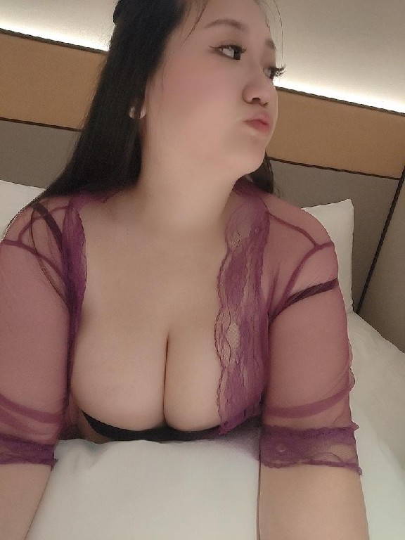 E杯巨乳小骚妹