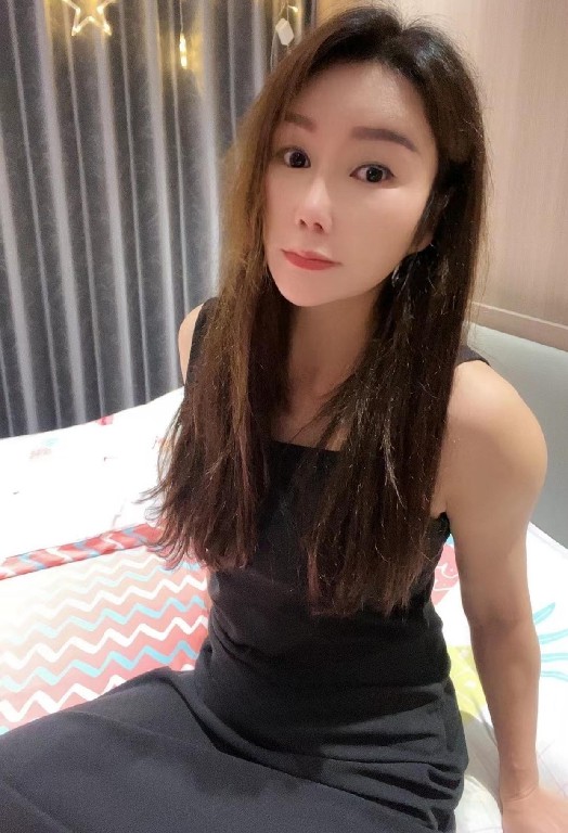 白皙高挑大长腿御姐