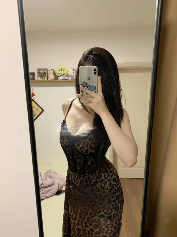 兼职小妹三点红润淫荡听指挥