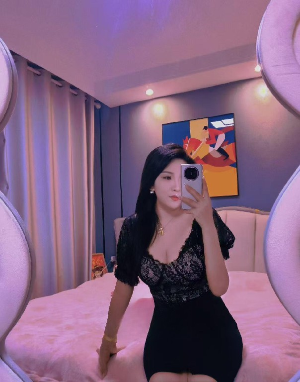 骚妹粉鲍，乖巧听话可调教