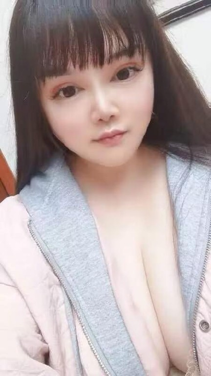 阴毛浓密巨乳少妇