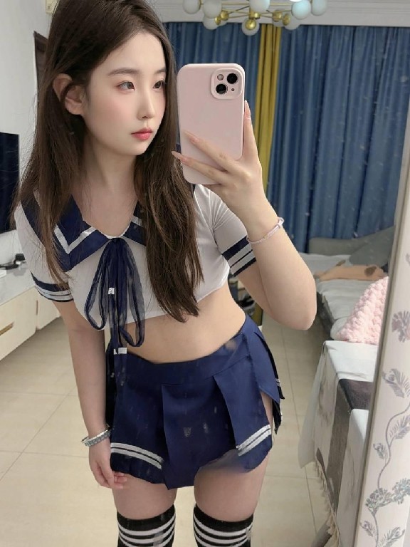 纯天然小美女很会配合