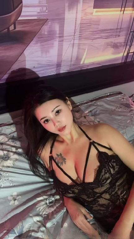 麦地蛇吻妹果果