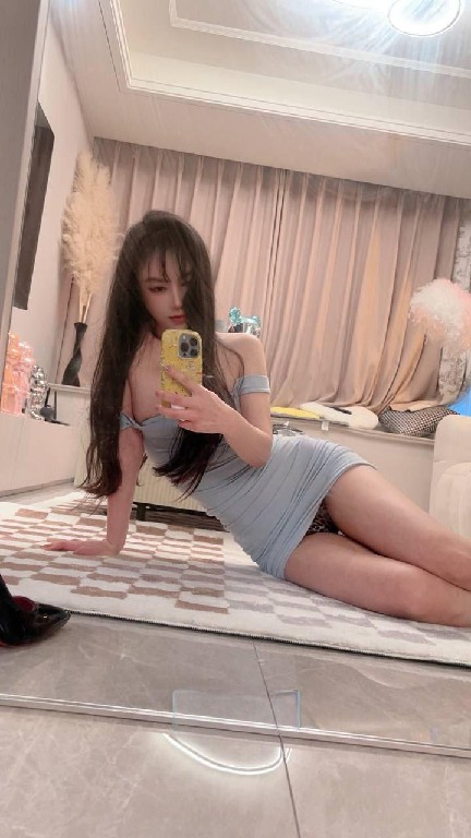 高质量长腿大胸美女