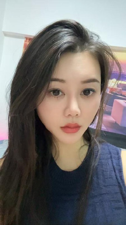 麦地蛇吻妹果果