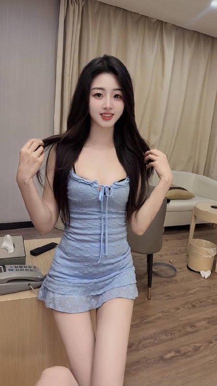 清纯高挑颜值女友