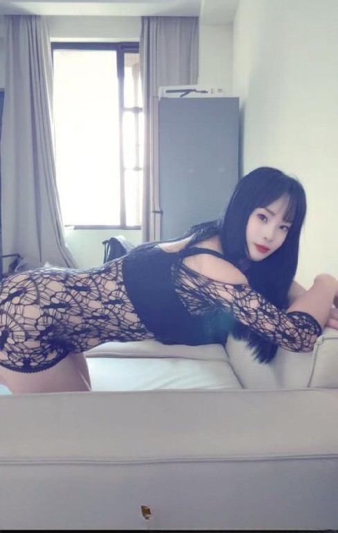 黑丝巨乳深喉爽