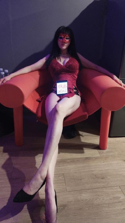 长腿美艳骚母狗