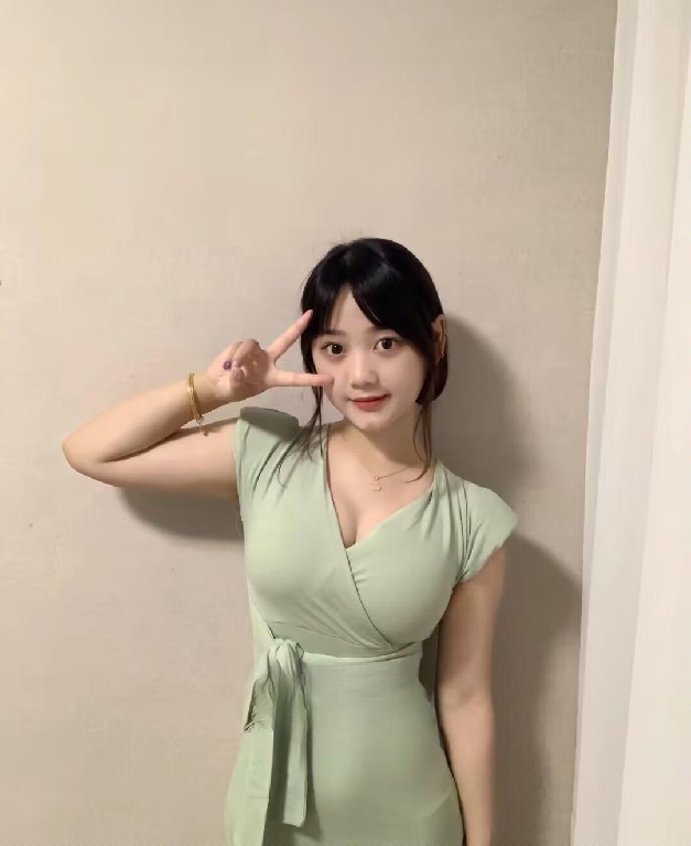 巨乳憨憨的很可爱