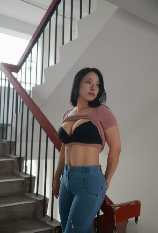 170欧美型瑜伽教练