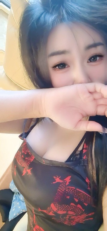 白皙微胖巨乳御姐