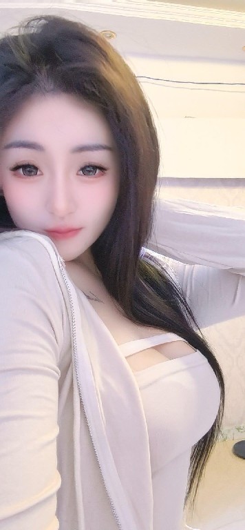 白皙微胖巨乳御姐