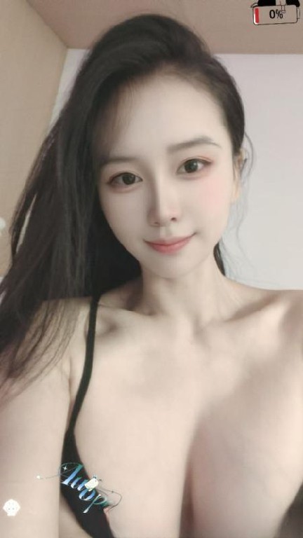 九头身大胸夏蝉