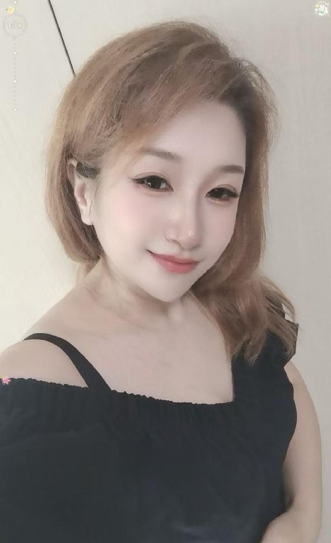 香洲白嫩蜜桃臀美女