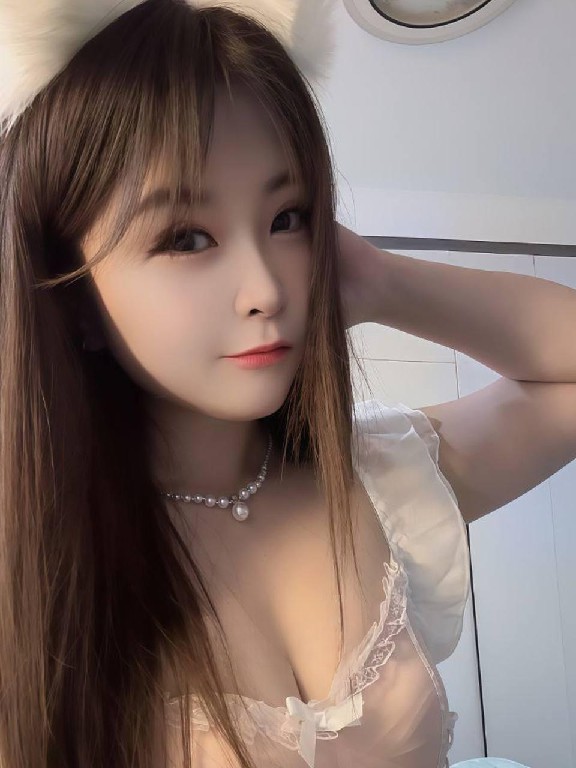 蜜桃臀粉嫩小妹妹