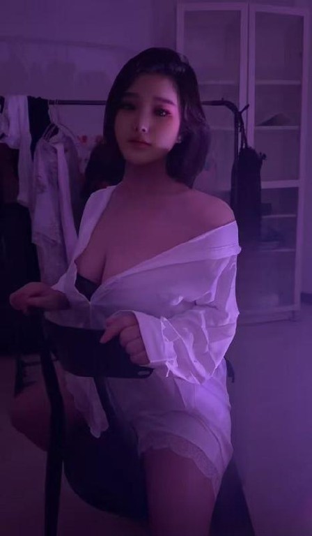 铁西短发大胸妹妹