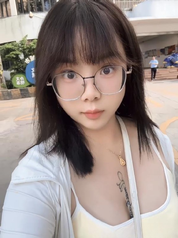 龙岗健身美女扶摇