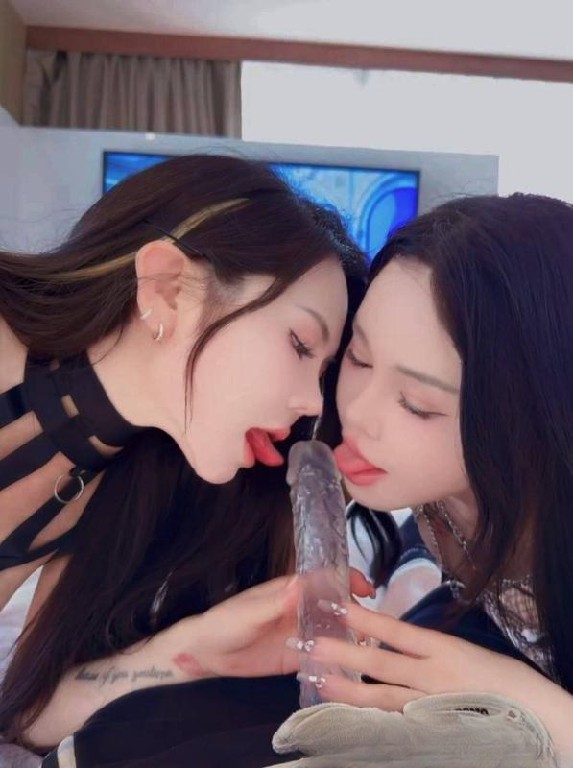 喷潮一字马姐妹花