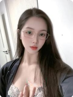 眼镜妹型太哇塞了好可爱