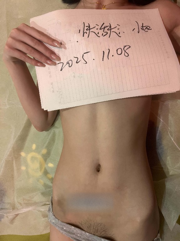 刚入行的漂亮妹子小如