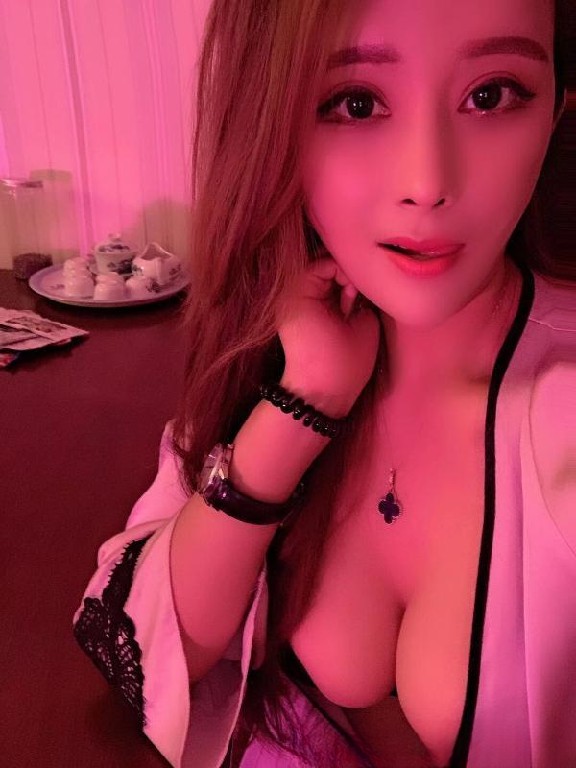 二刷巨乳反差骚浪御姐