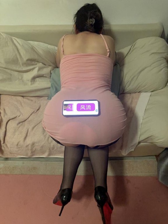 后入大屁股美妇