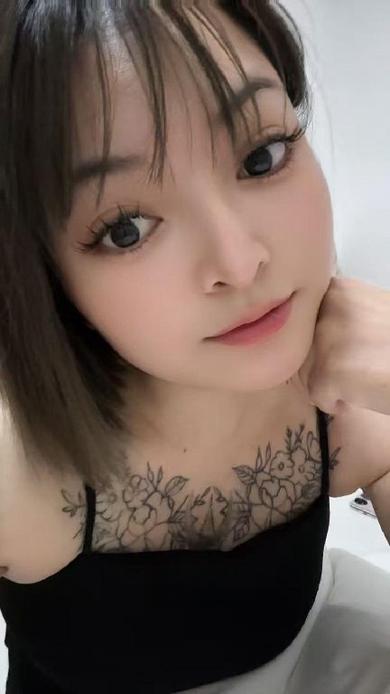 00后兼职主播乐乐