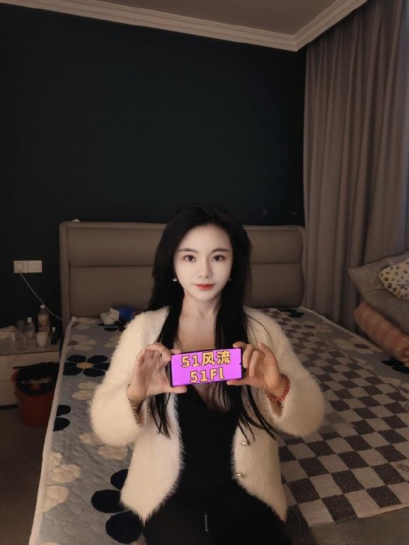 迷人性感骚妹李柏朴