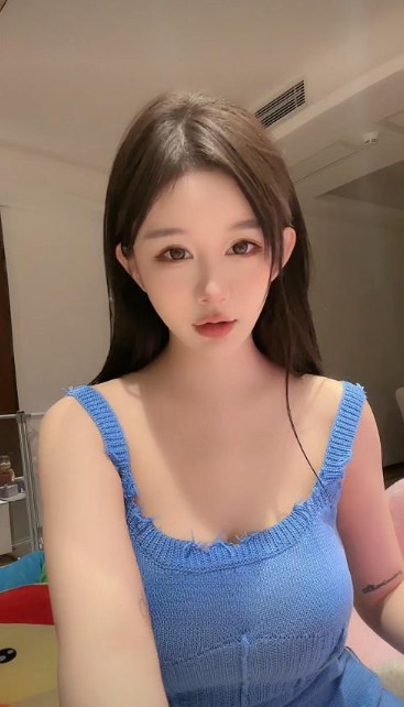 蜜桃臀美女制服诱惑