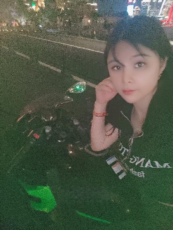 玩机车的奶牛姐姐