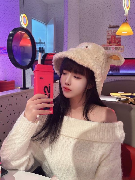 精致漂亮性感小女友