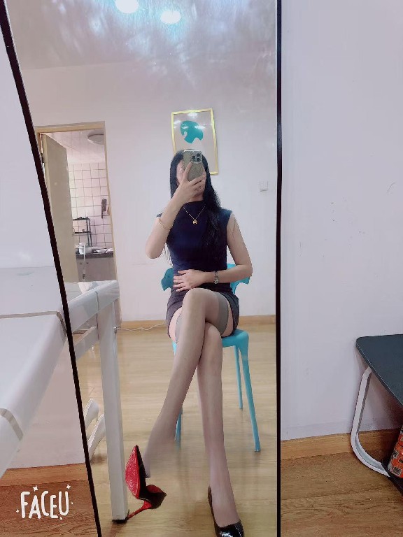 马群油亮大长腿