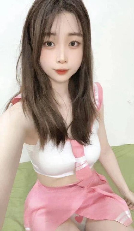 服务超好的制服靓妹