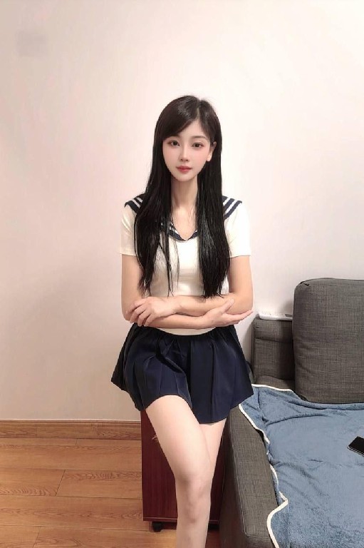 南山长腿御姐莓莓