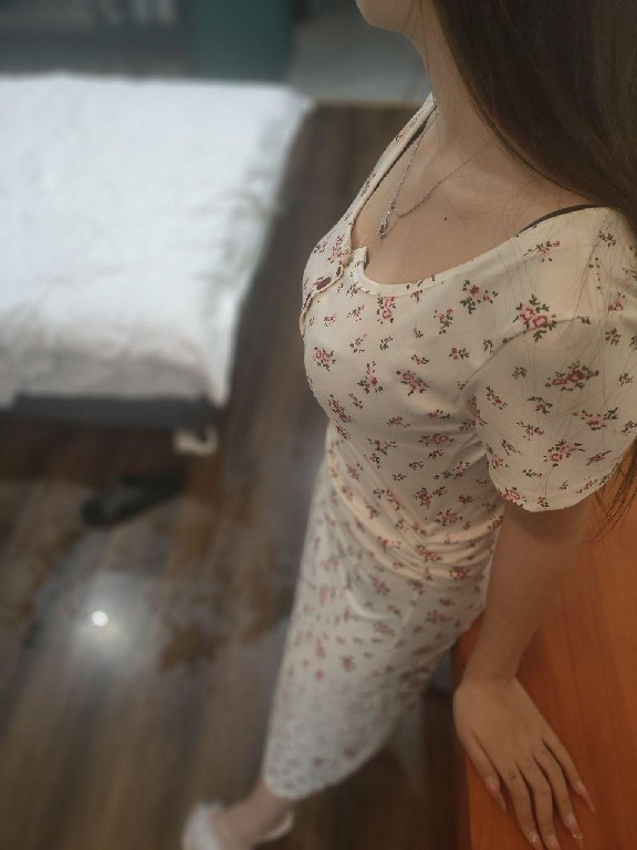 身材火辣肤白小骚货