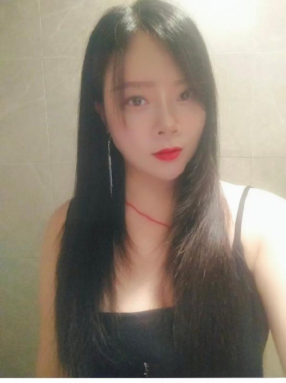 性价比很高的大胸妹子