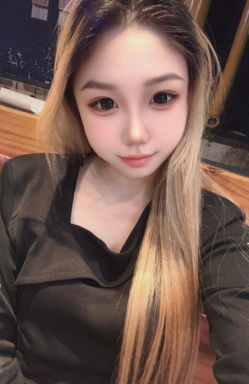 性感白皙迷人嫩妹