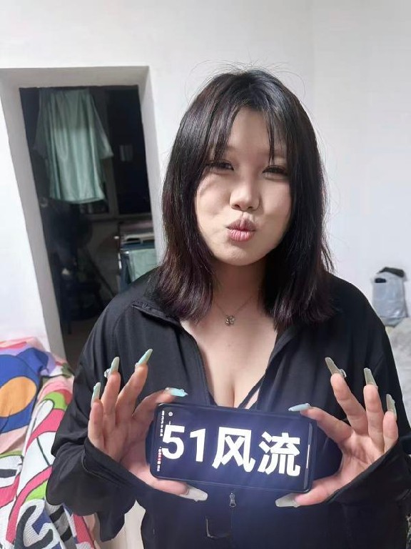 铁西大胸纹身妹妹