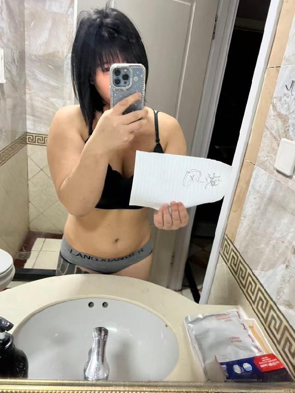 体验微胖精神小妹