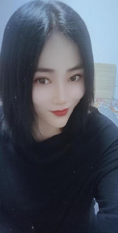 个人胸大屁股大