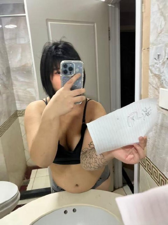 体验微胖精神小妹