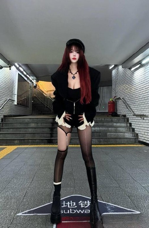 黑丝肥臀风骚馨菲