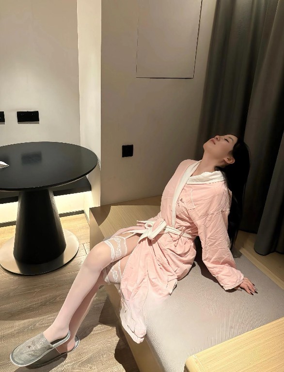 刚下海b紧水多非常嫩