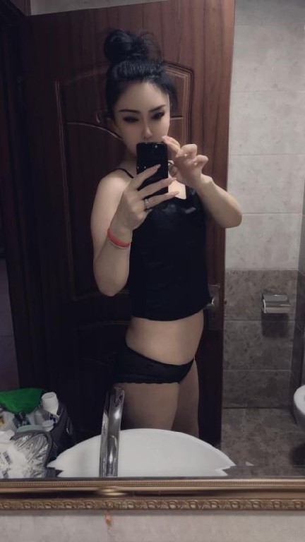 圆润挺翘小姐姐