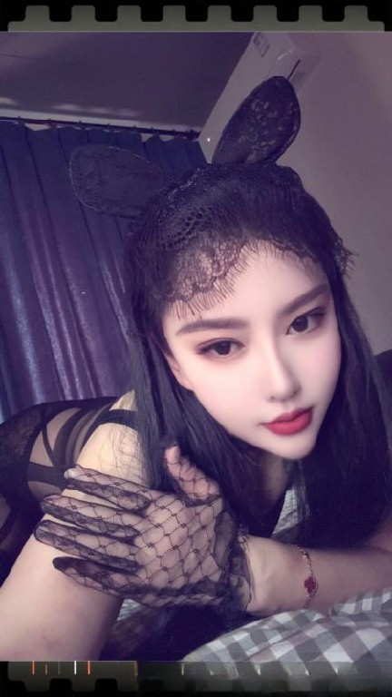 圆润挺翘小姐姐