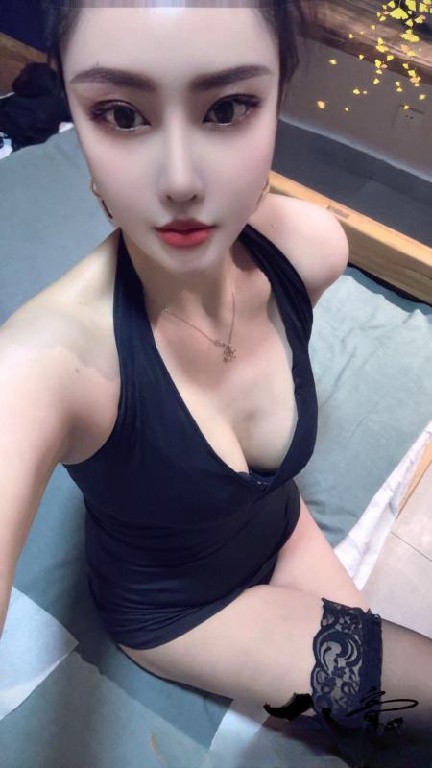 圆润挺翘小姐姐