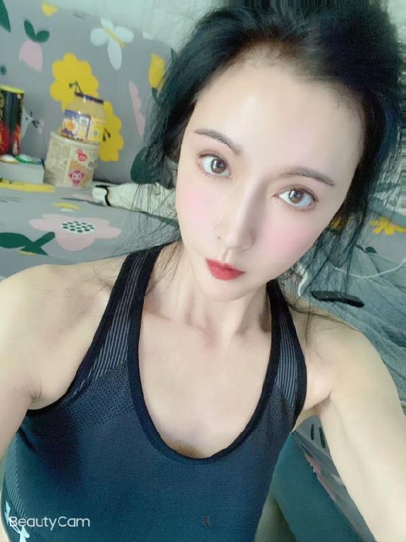 骚女长腿模特儿