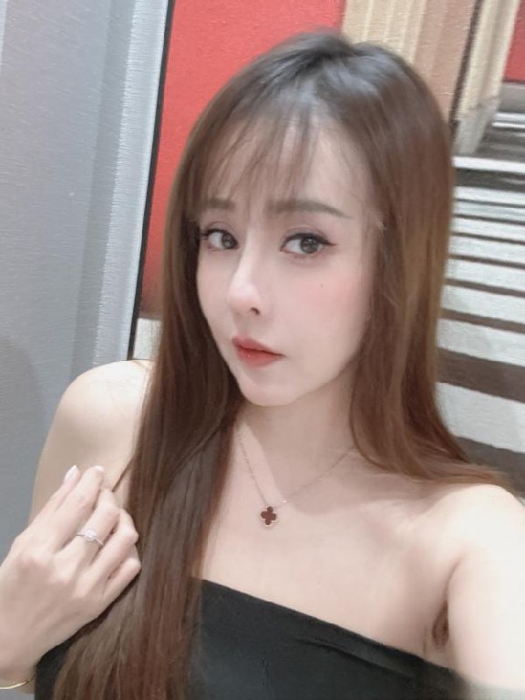 天然大胸御姐性感兼职