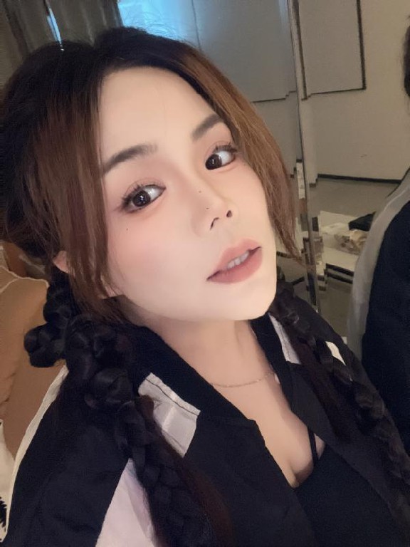 4D大胸御姐骚货老师