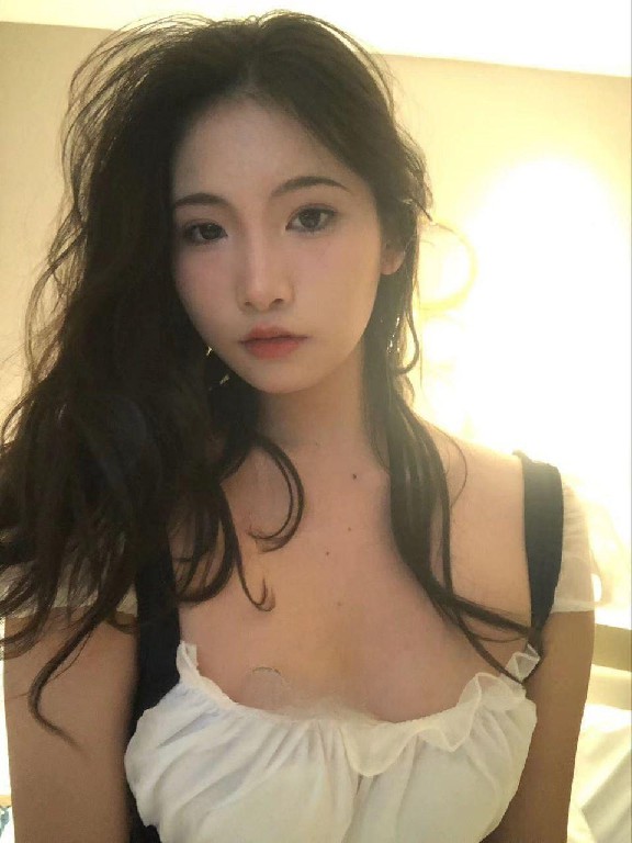 乖巧小妹懂配合